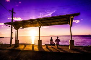 夕暮れ時の下灘駅