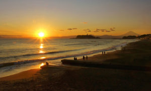 七里ガ浜海岸からの夕日