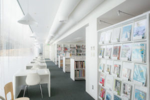 横須賀美術館図書室