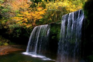 紅葉の時期の鍋ヶ滝