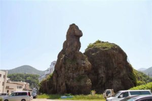 北海道斜里町のゴジラ岩