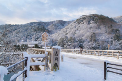 雪化粧の渡月橋