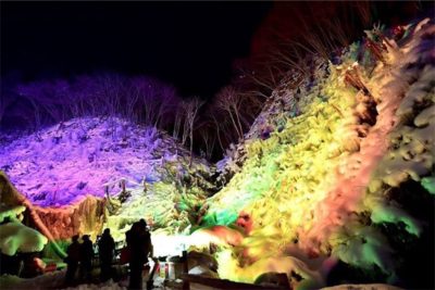 あしがくぼの氷柱のライトアップ２