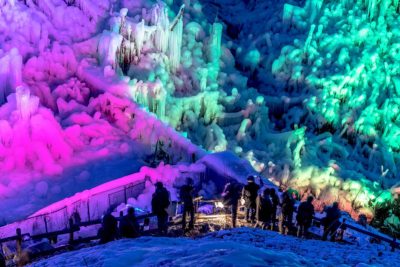 あしがくぼの氷柱のライトアップ１